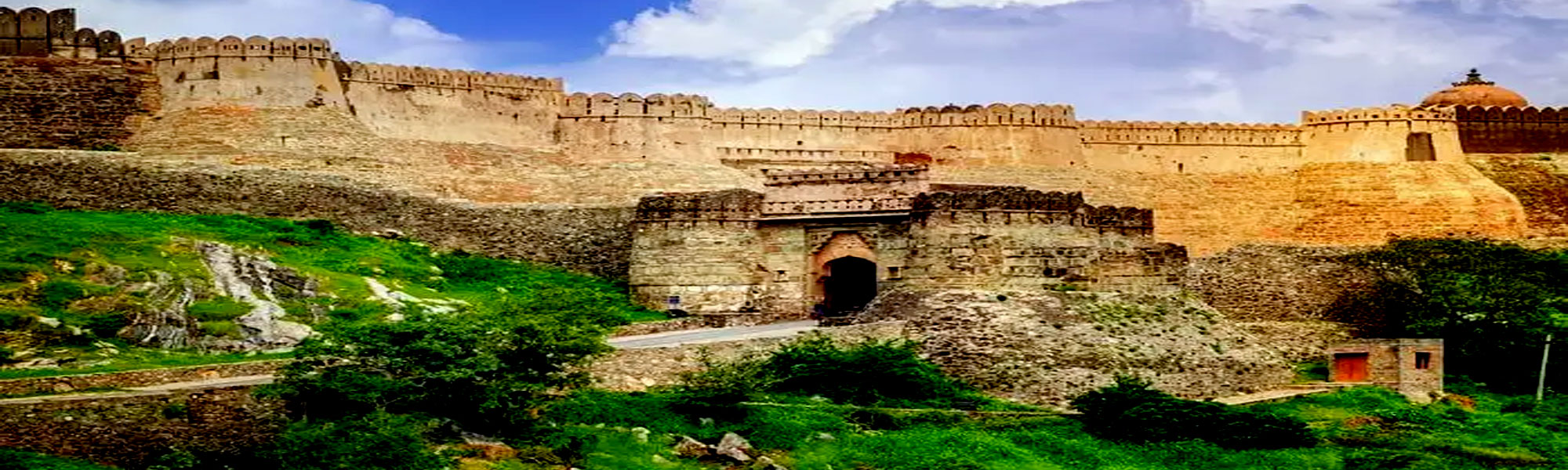 Himpushp Tours in India with Fort and Palaces Tours in India